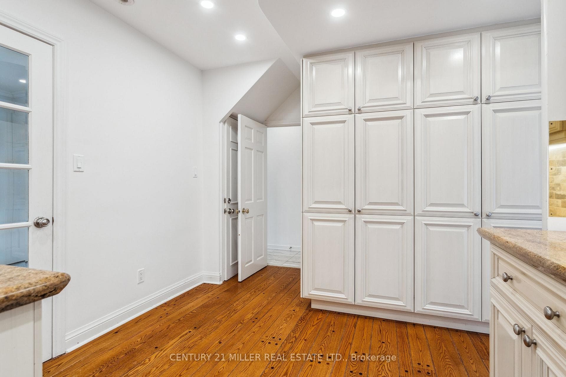 361 Chartwell Road photo 12