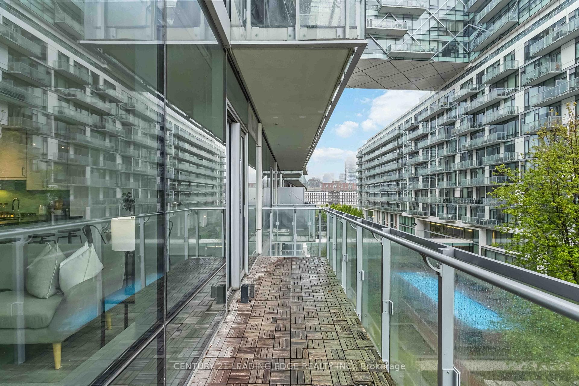 39 QUEENS Quay Unit 415 photo 40