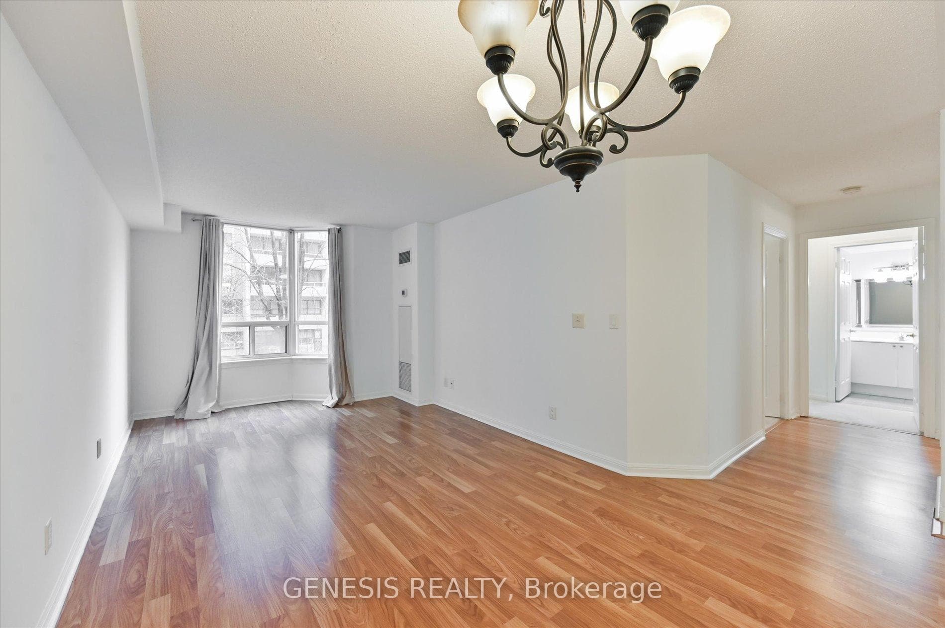 5940 Yonge Street Unit 209 photo 2