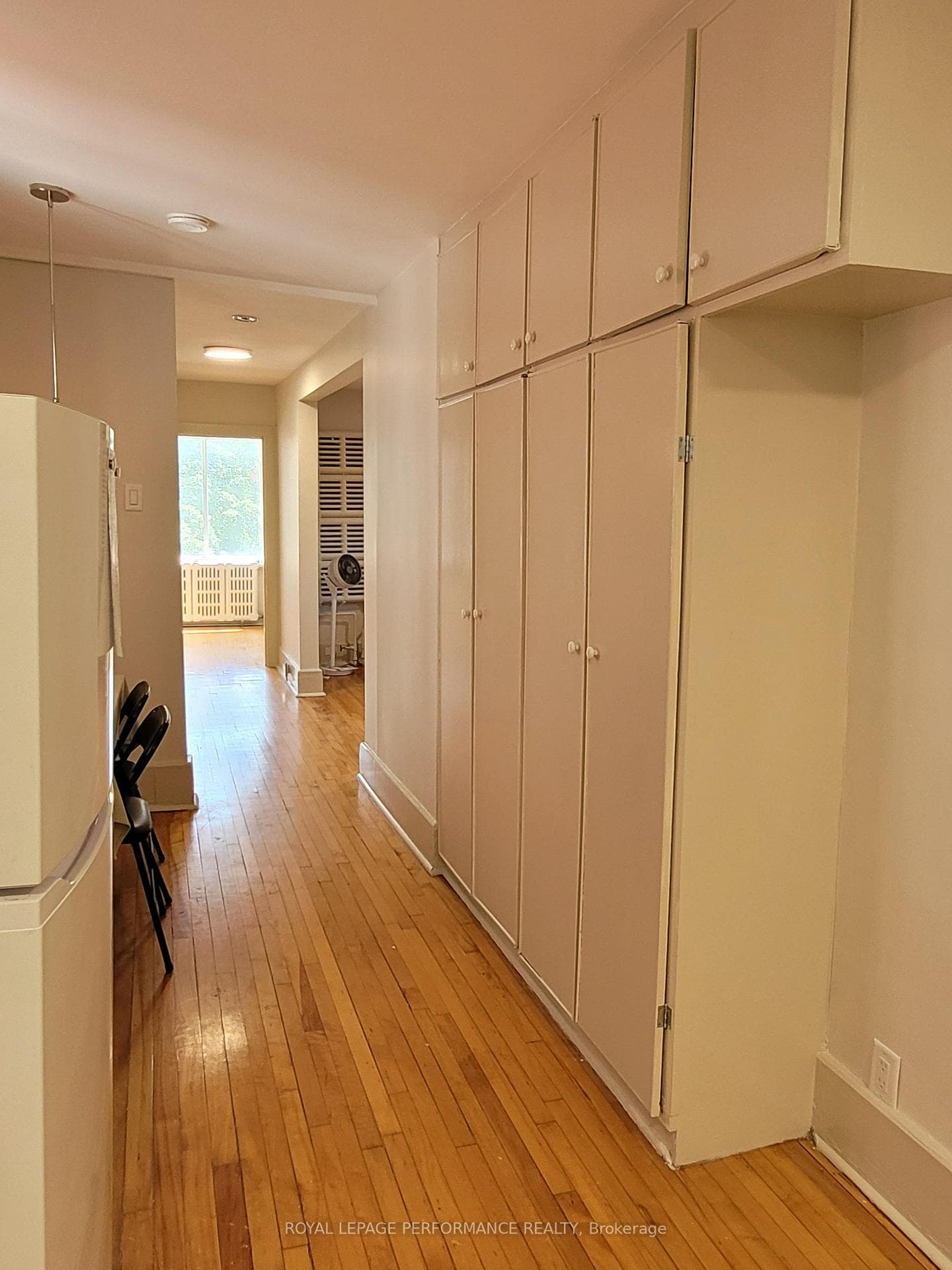 Lots of cupboards in the kitchen