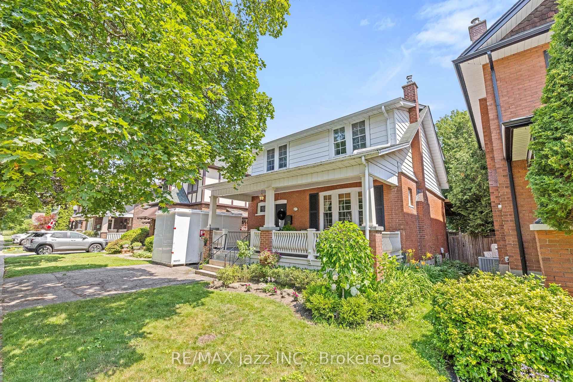 477 Masson Street photo 3