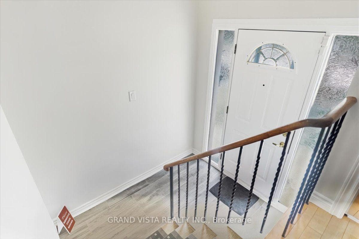 269 Timberbank Boulevard photo 2