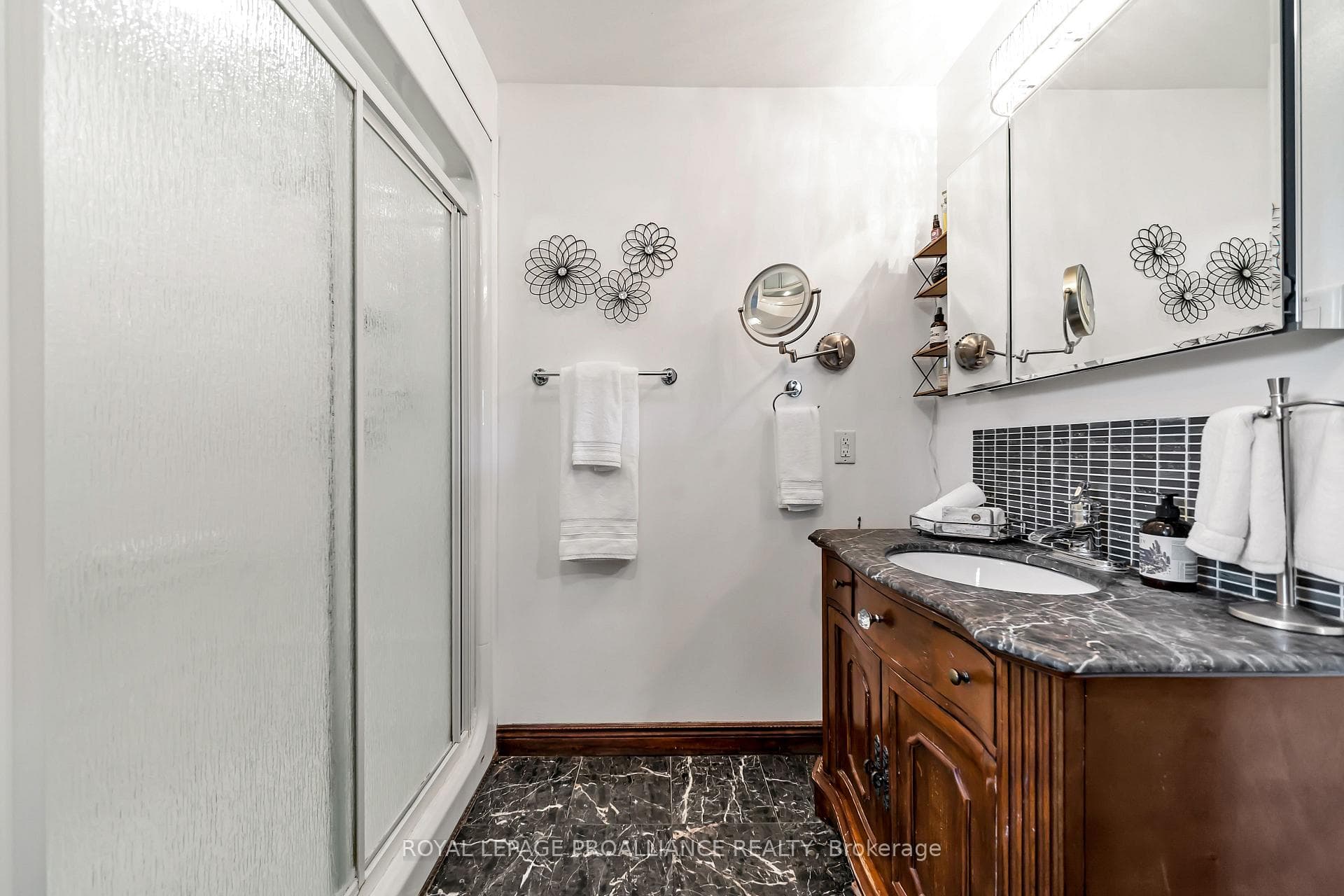 223 Garrard Road photo 25