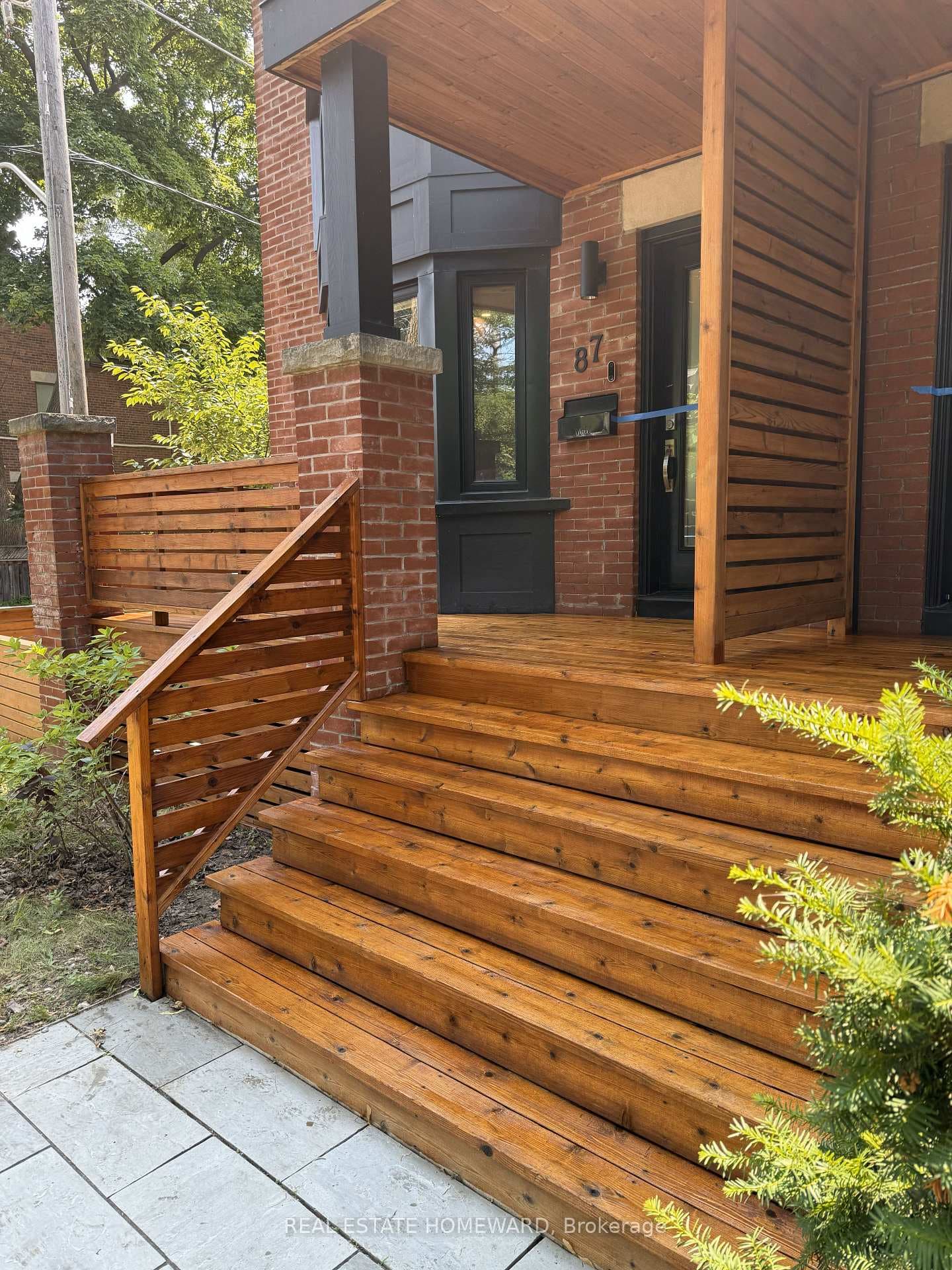 87 Browning Avenue photo 2