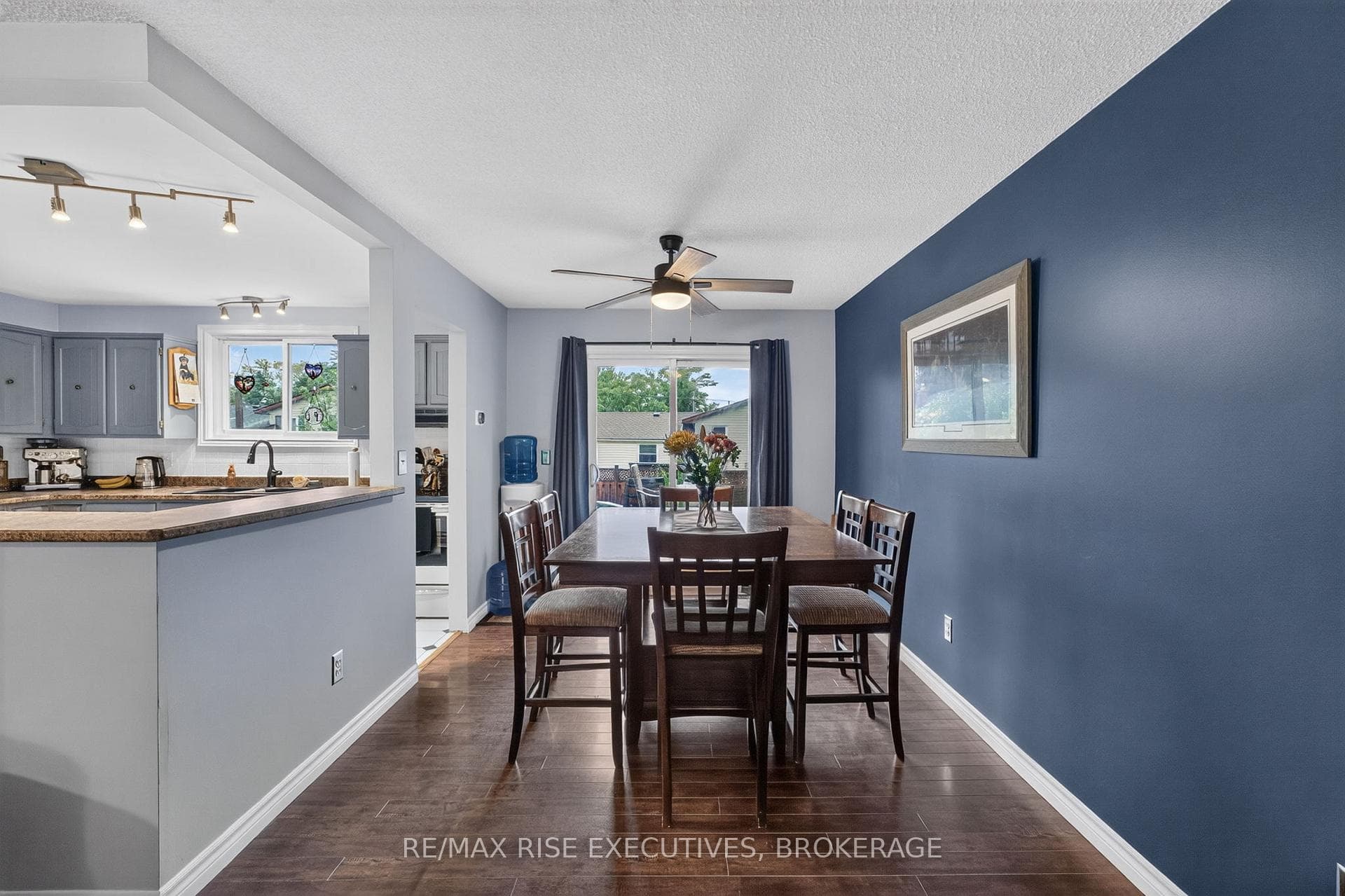 1560 Victoria Street photo 7