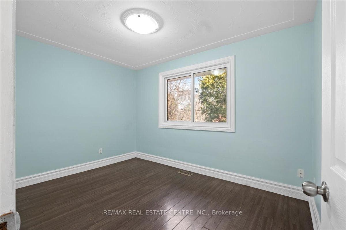 134 Victor Boulevard photo 6