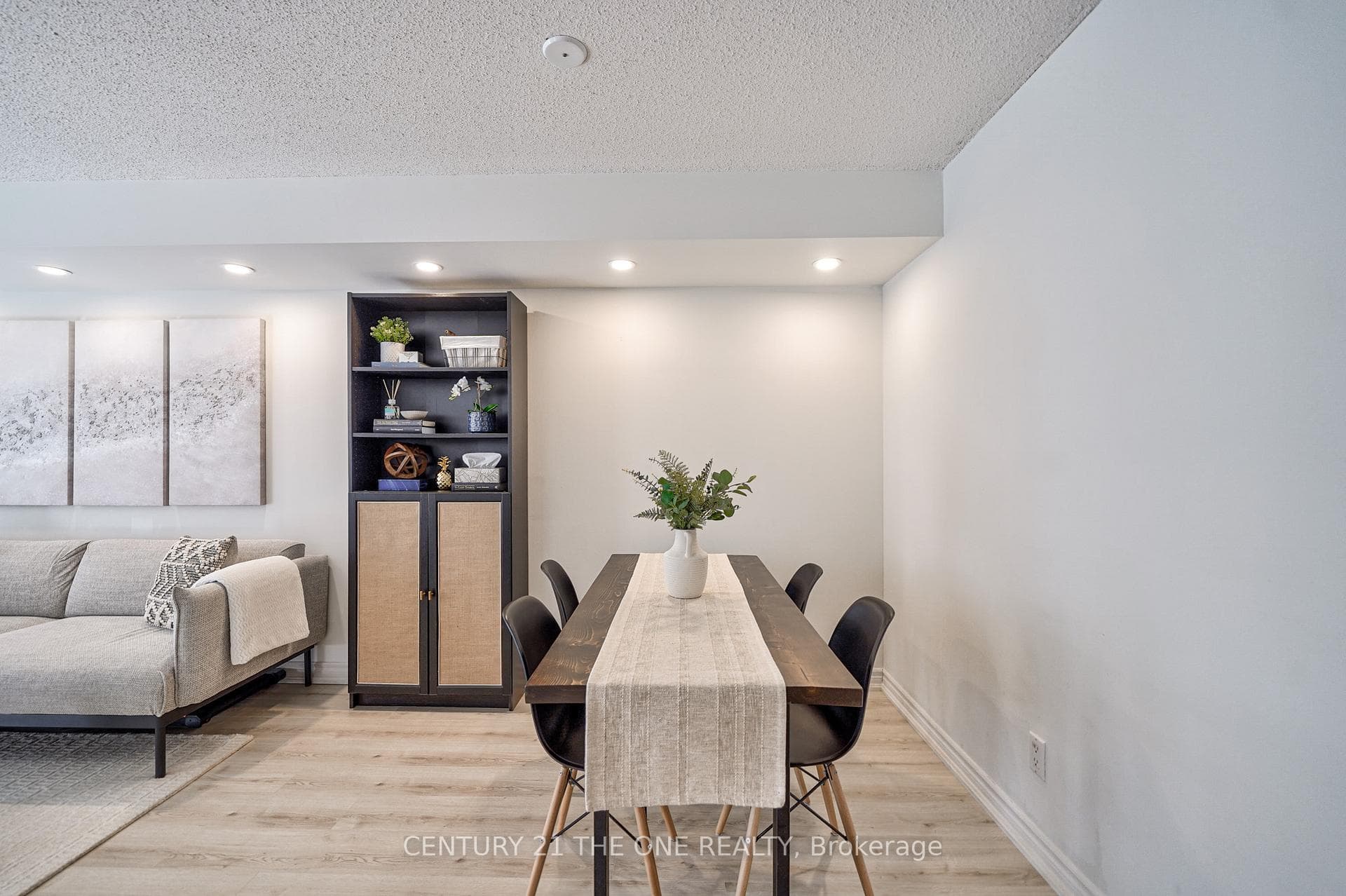 270 Wellington Street Unit 713 photo 8