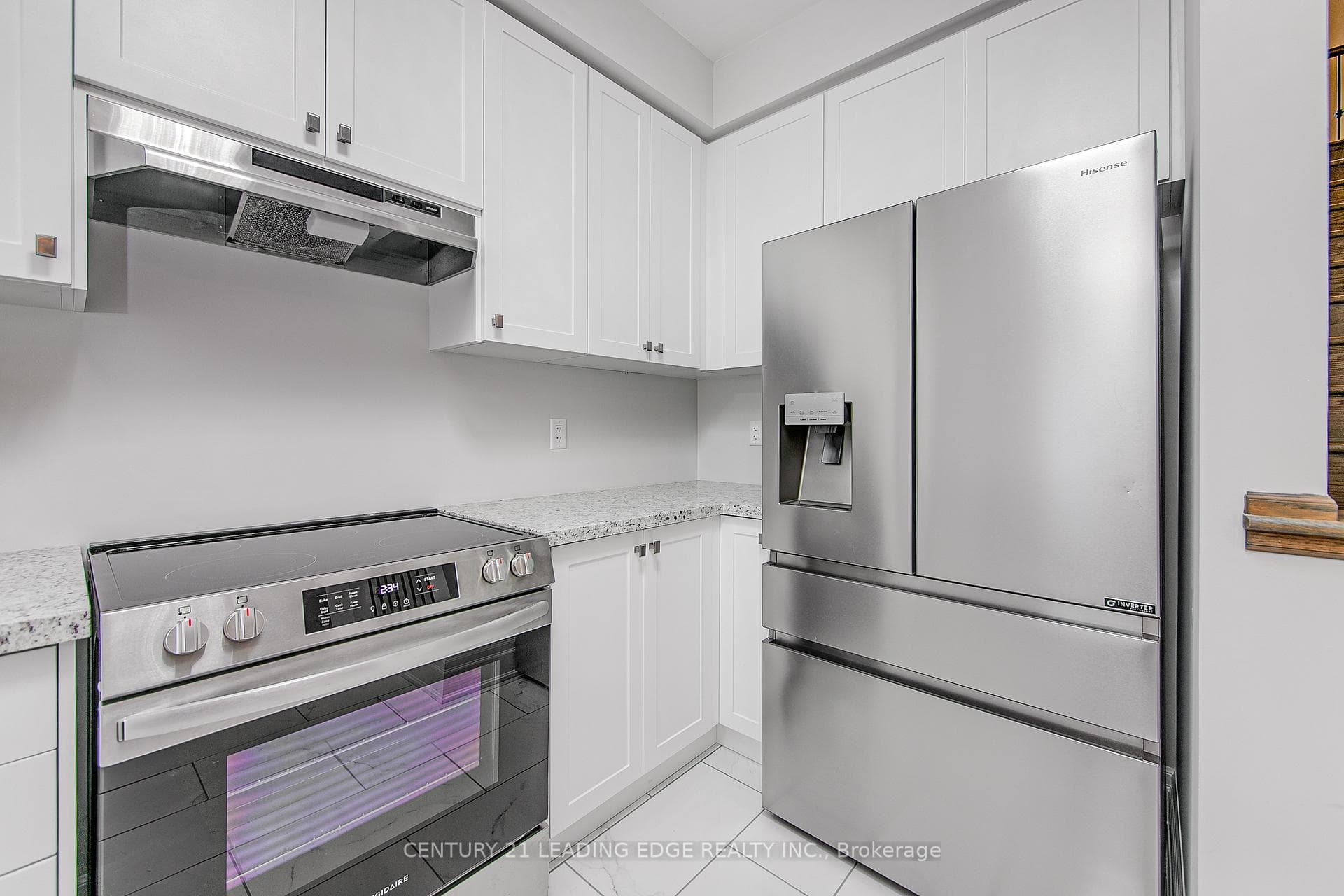 108 LORNE THOMAS Place photo 18