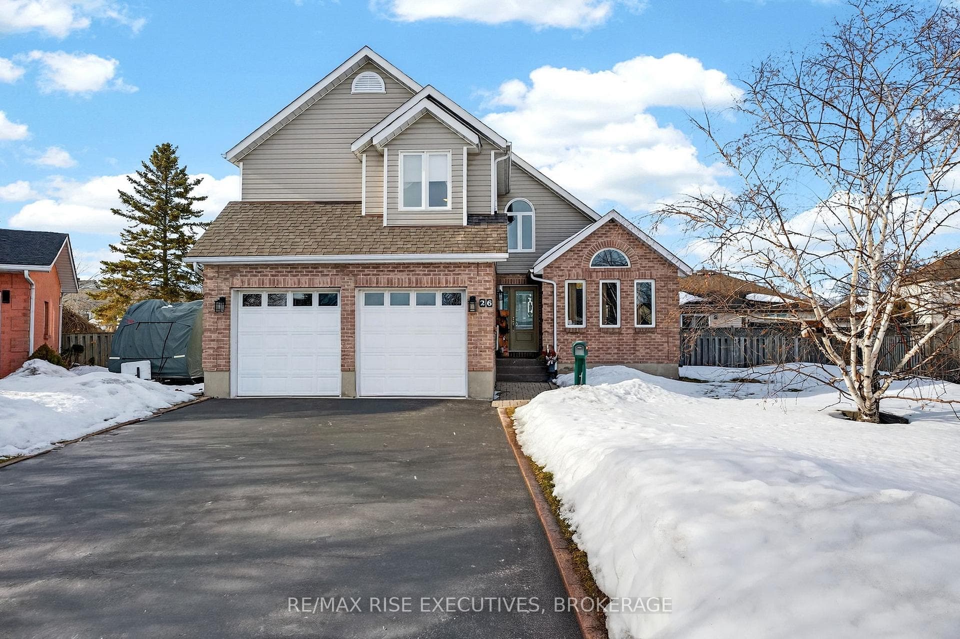 26 Miller Place photo 1