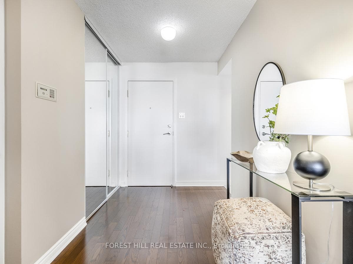 7300 Yonge Street Unit 804 photo 2