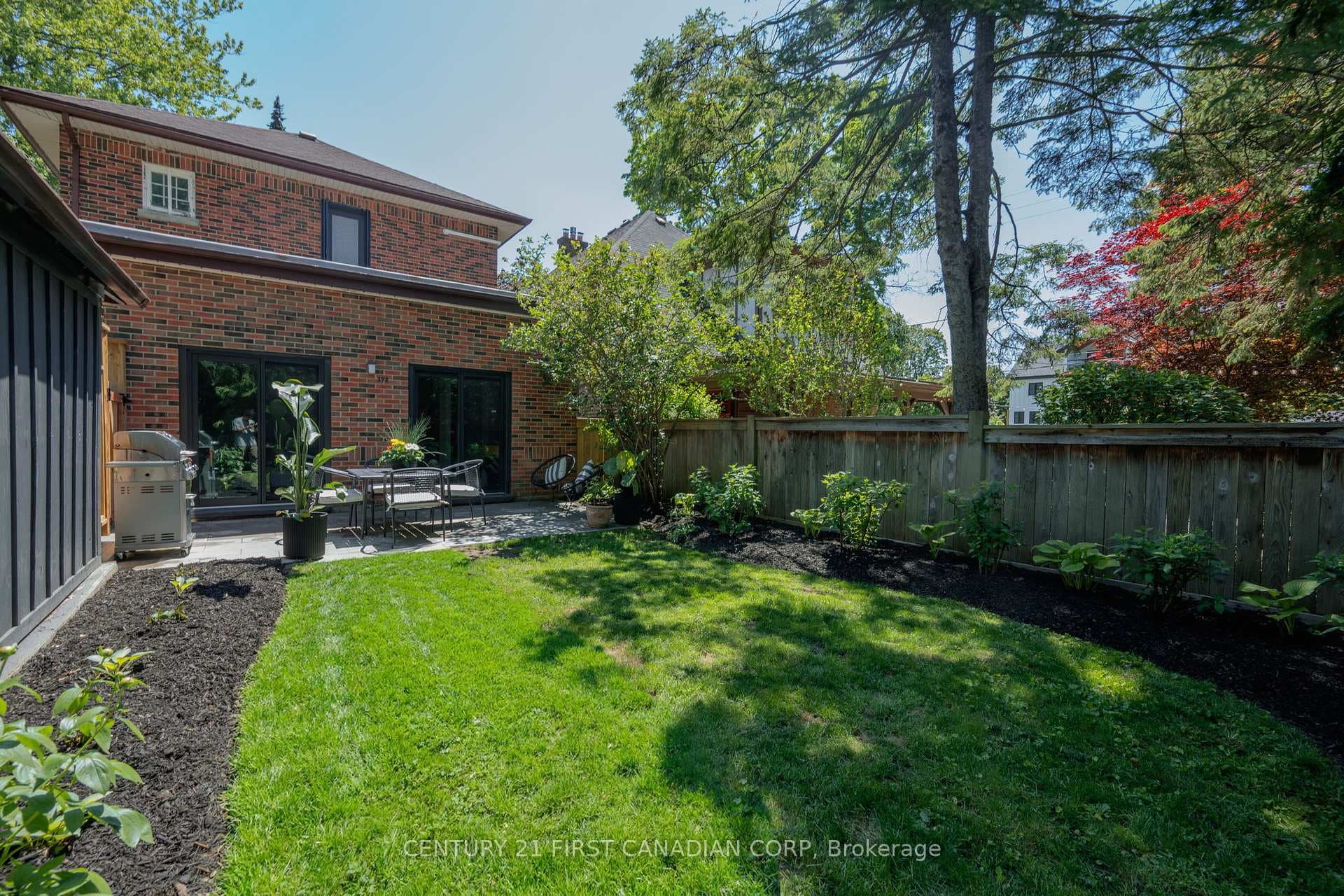 398 Victoria Street photo 32