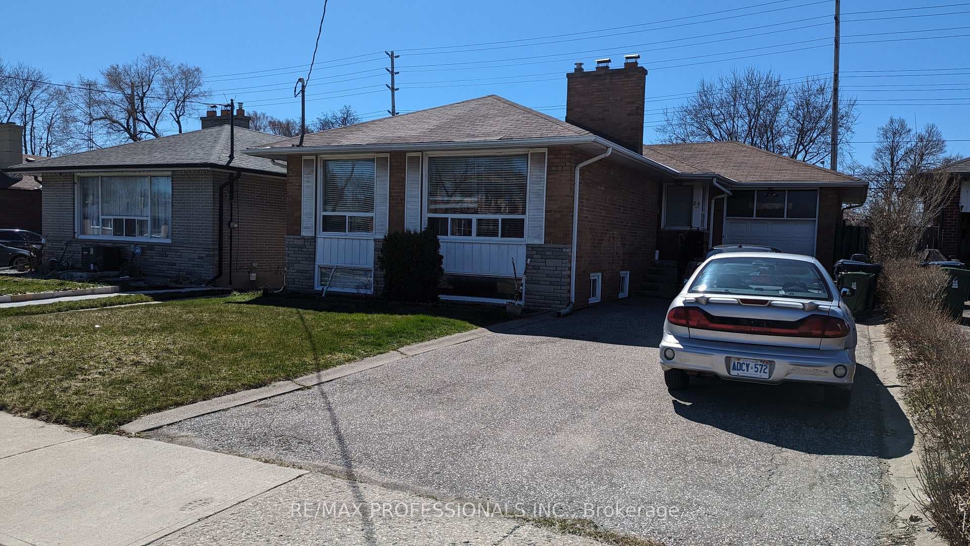 24 Bairstow Crescent photo 1