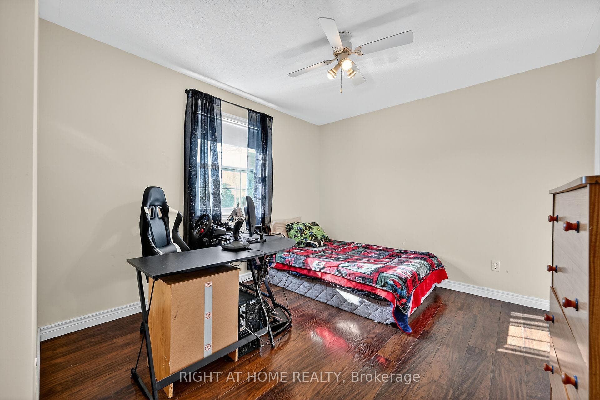 8 Talbot Road photo 28
