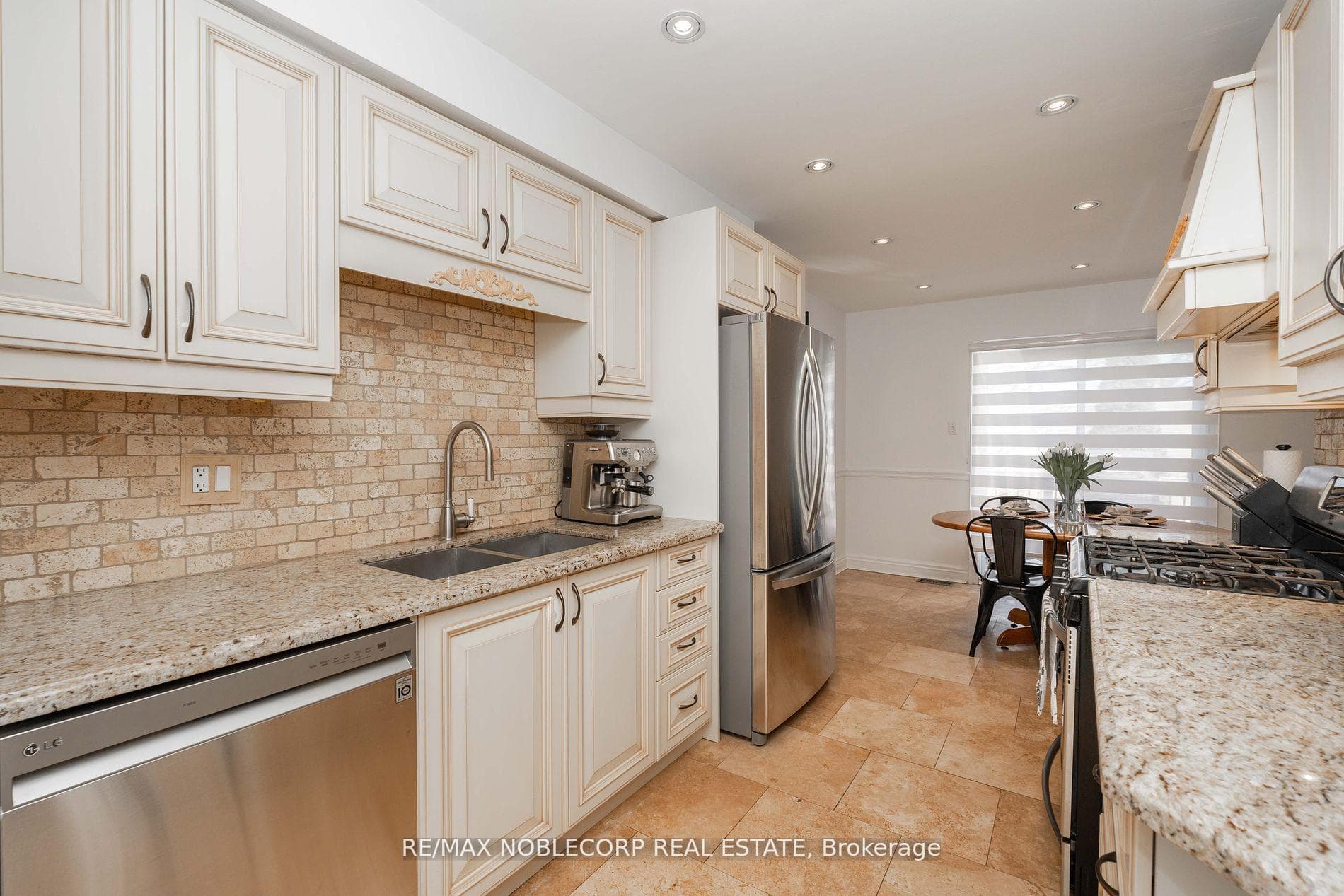 98 Waterbury Street photo 14