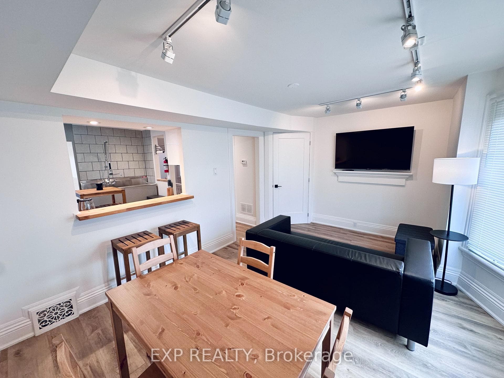 212 Homewood Avenue Unit Upper photo 4