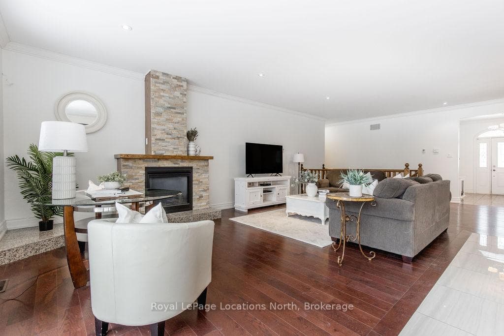 54 ROYAL BEECH Drive photo 23