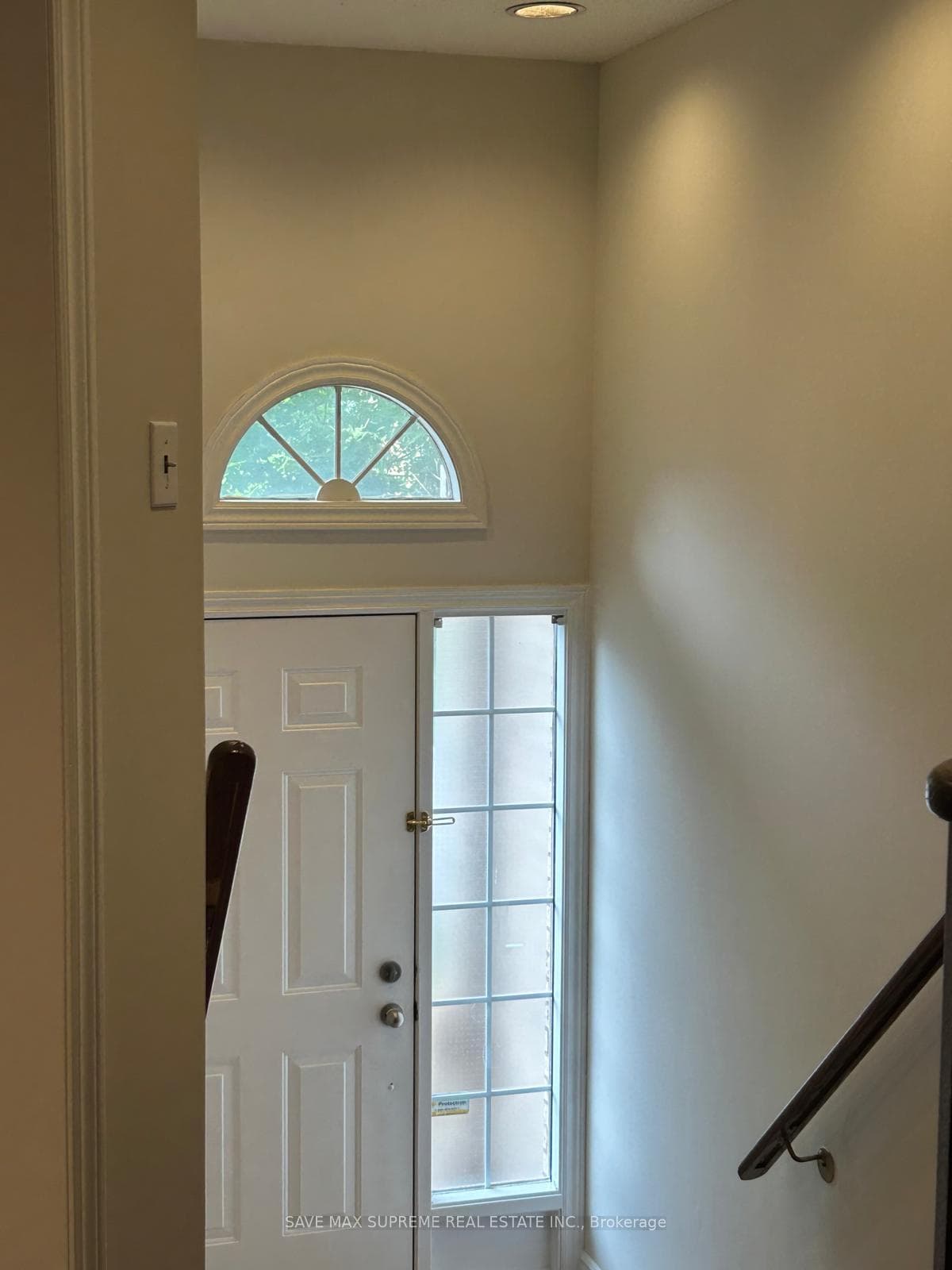 70 Royal Manor Crescent photo 3