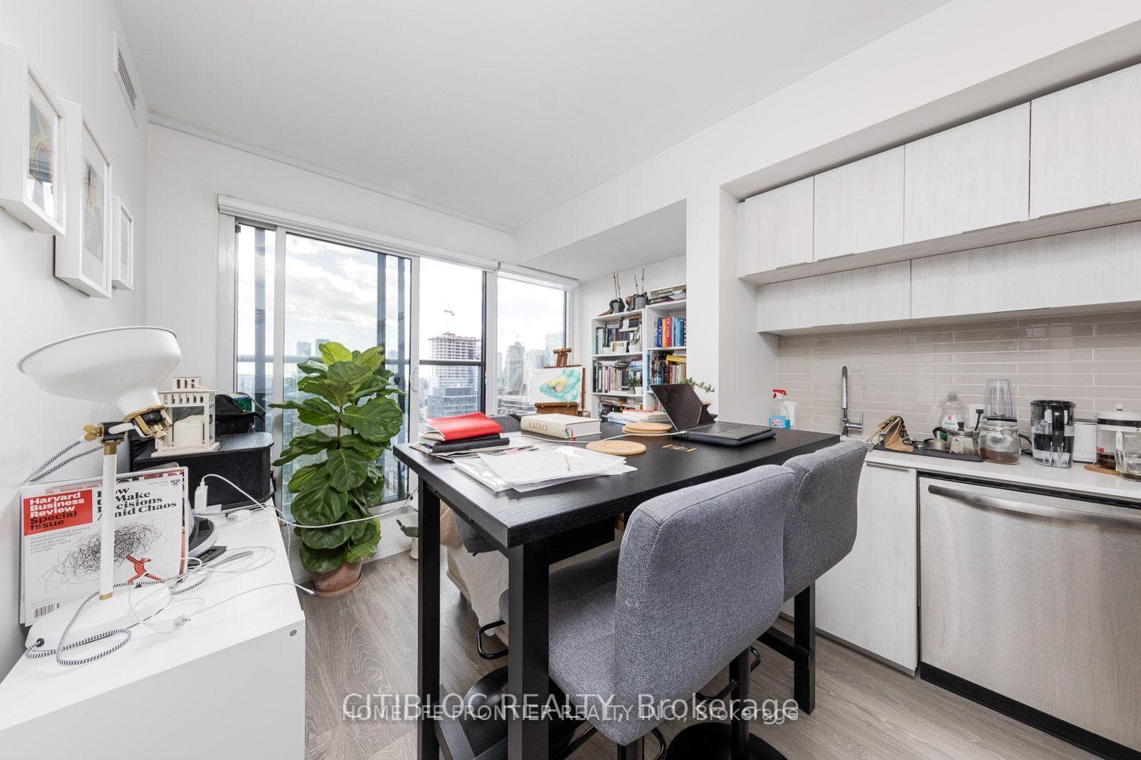 181 Dundas Street Unit 4008 photo 4