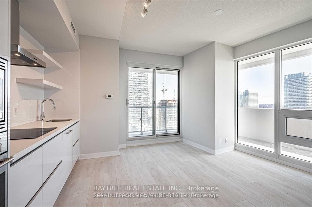 2221 Yonge Street Unit 2202 photo 1