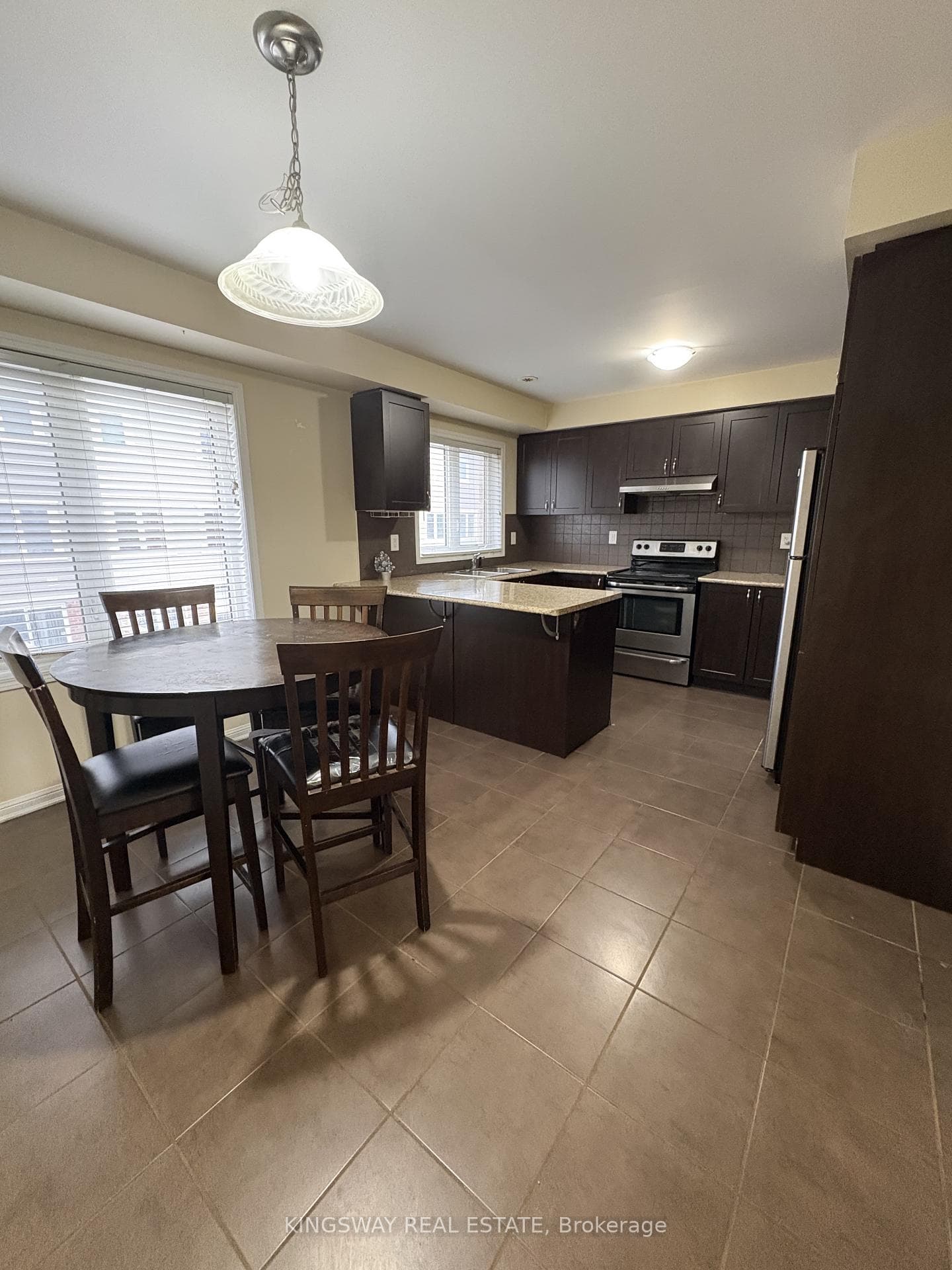47 Ariel Road photo 3