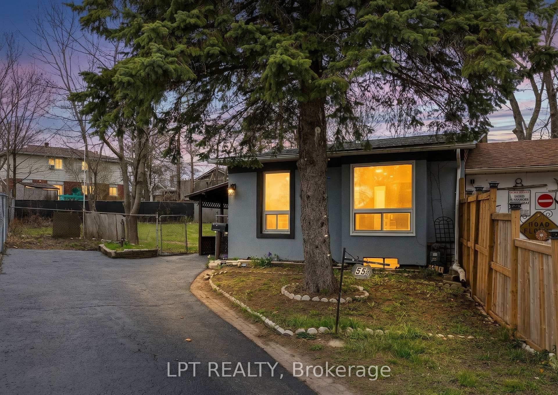 Welcome Home To 55H Chaucer Crescent!