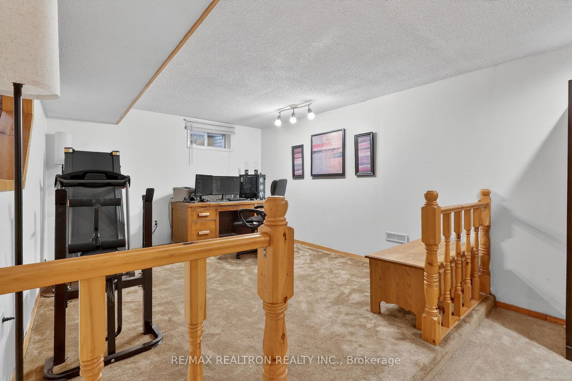 1787 Listowell Crescent photo 33