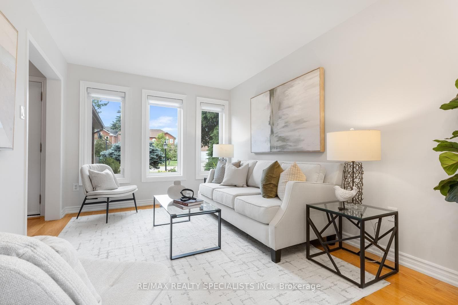 3879 Periwinkle Crescent photo 6