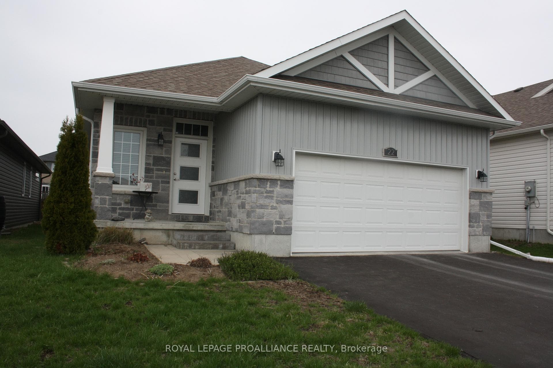 22 Walnut Crescent photo 2