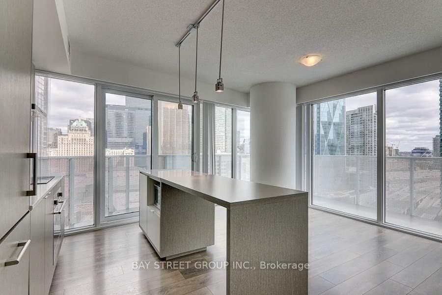 88 Harbour Street Unit 2004 photo 2
