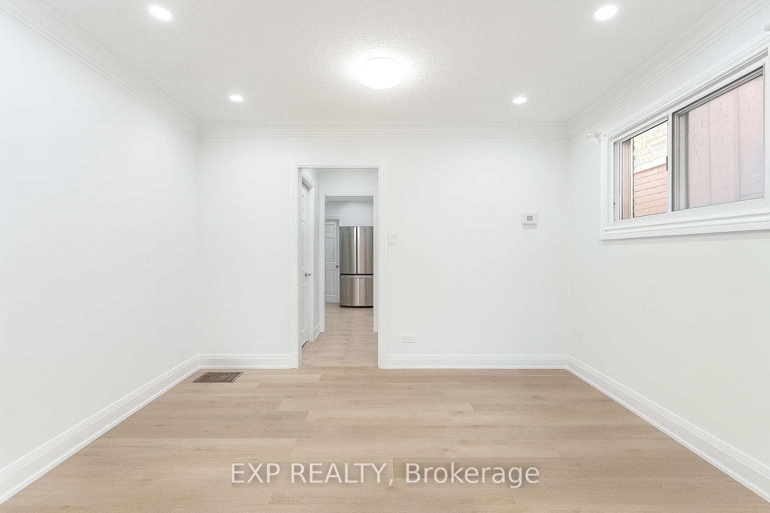 132 Barrington Avenue photo 8