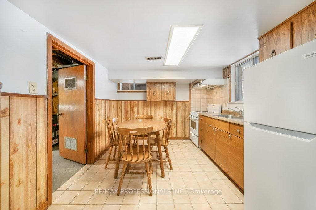 1373 Davenport Road photo 29