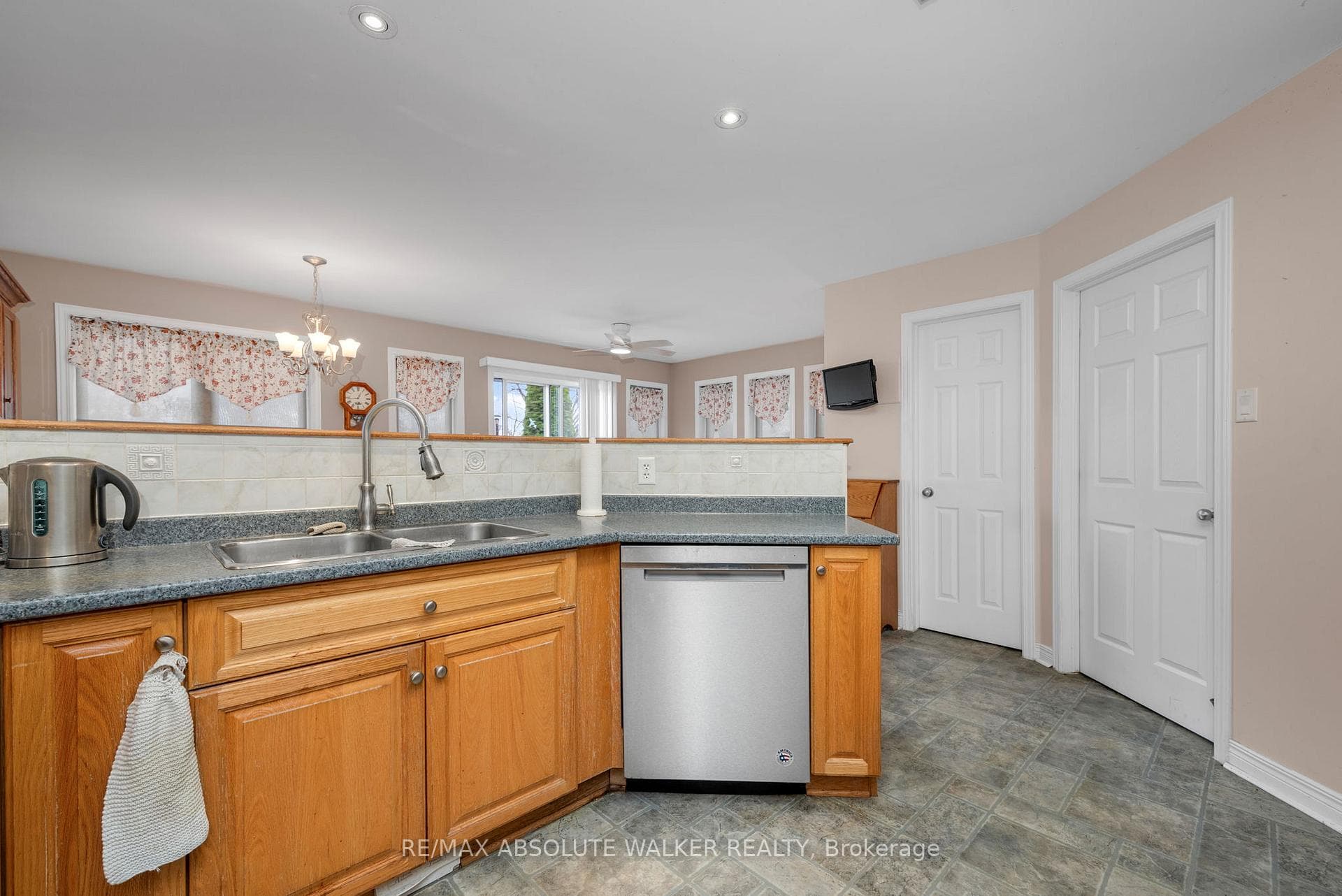 160 Duncan Drive photo 13