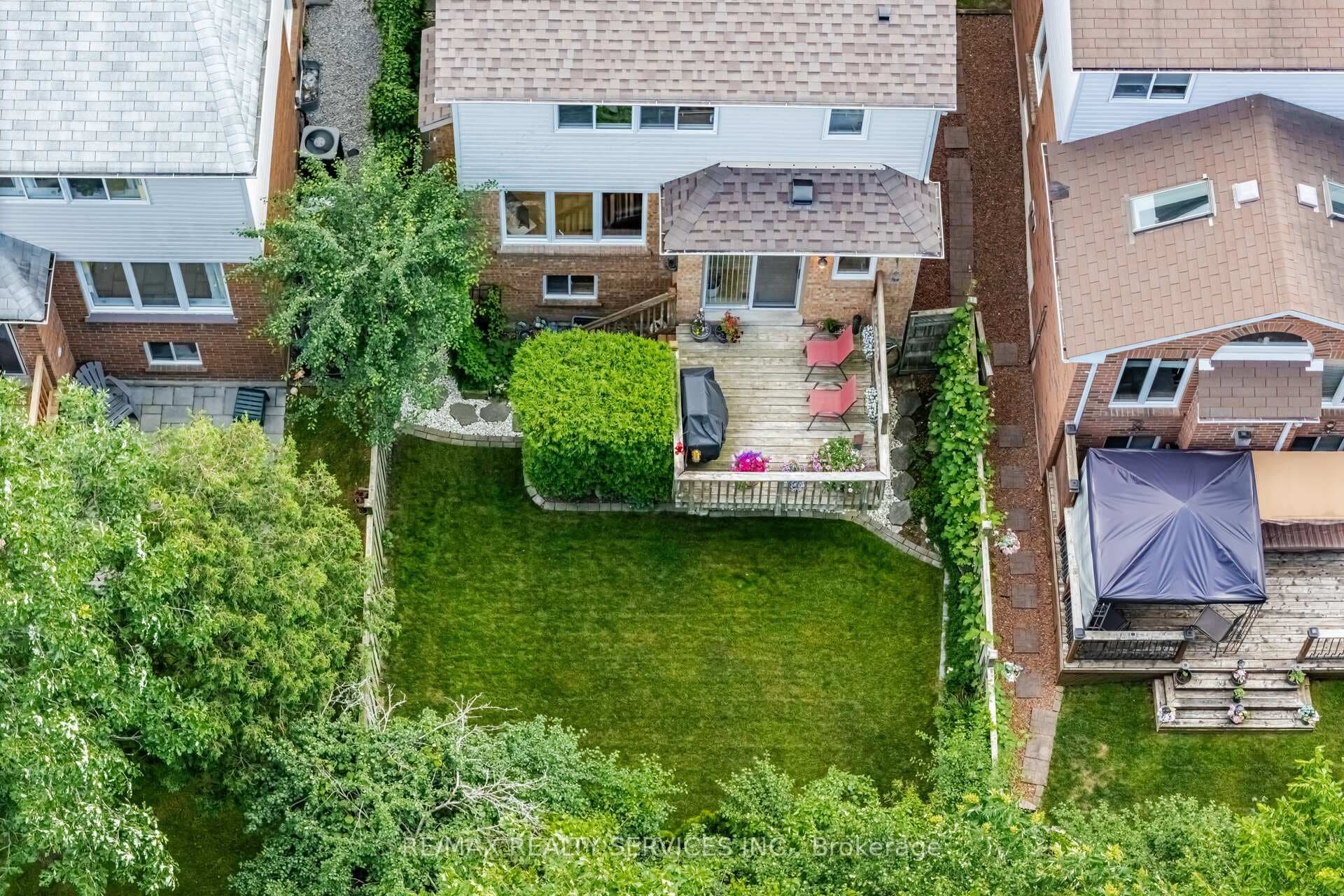 38 Furrows End photo 46