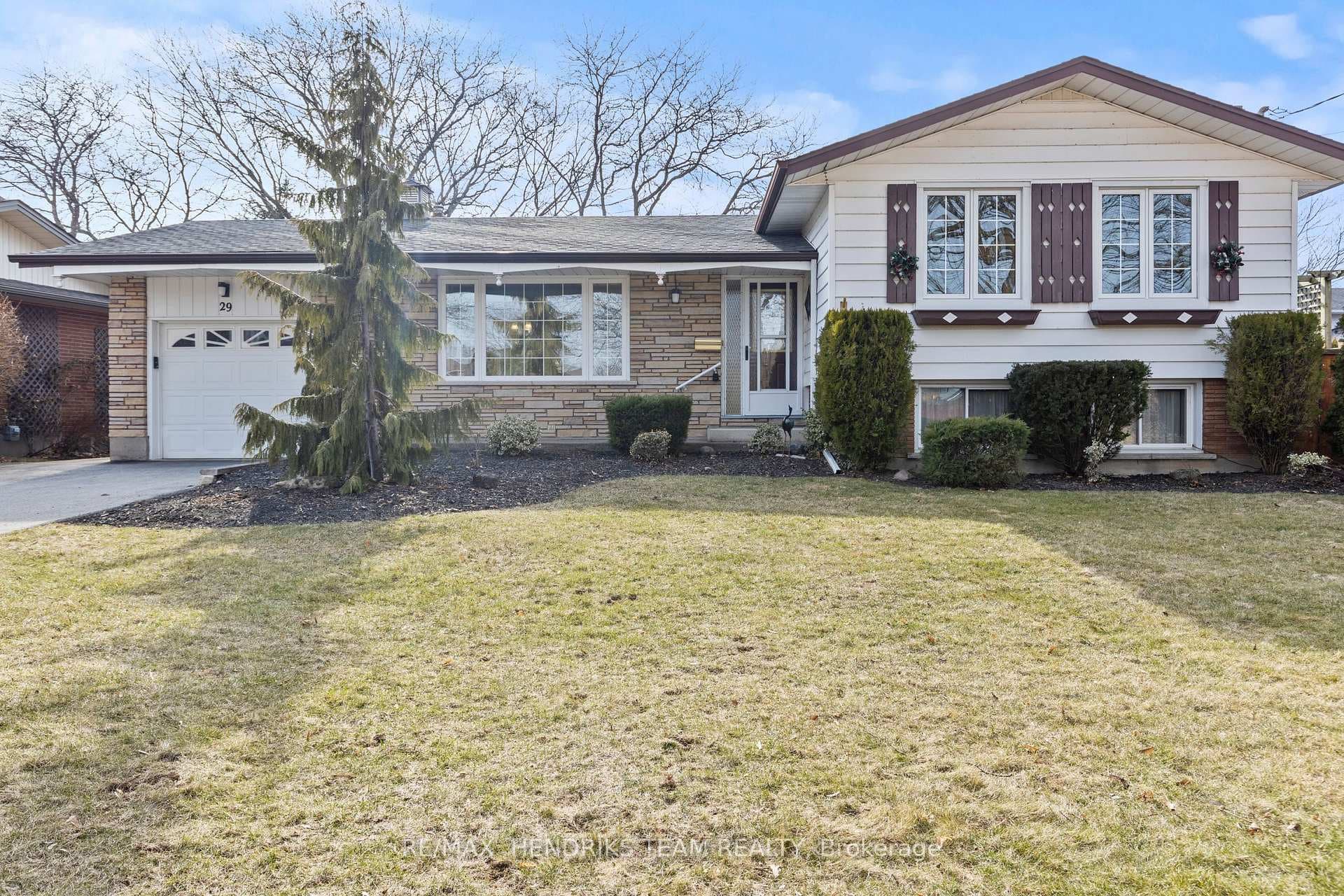 29 Mississauga Road photo 2