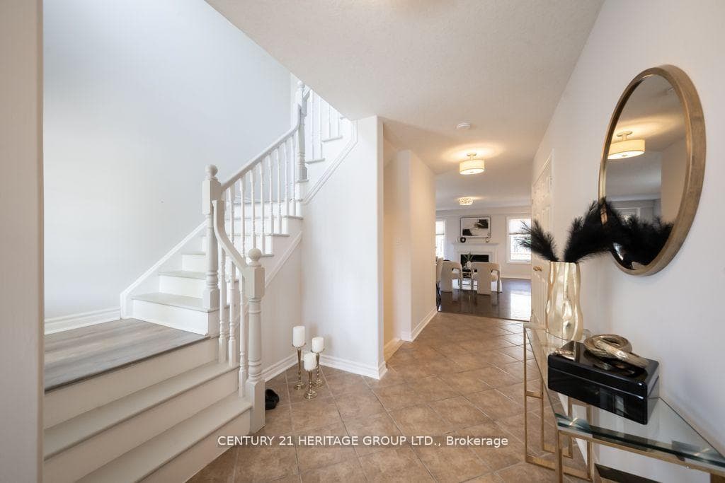 18 Empire Drive photo 3