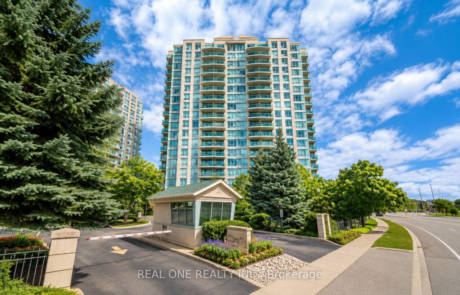 2545 Erin Centre Boulevard Unit 1605 photo 1