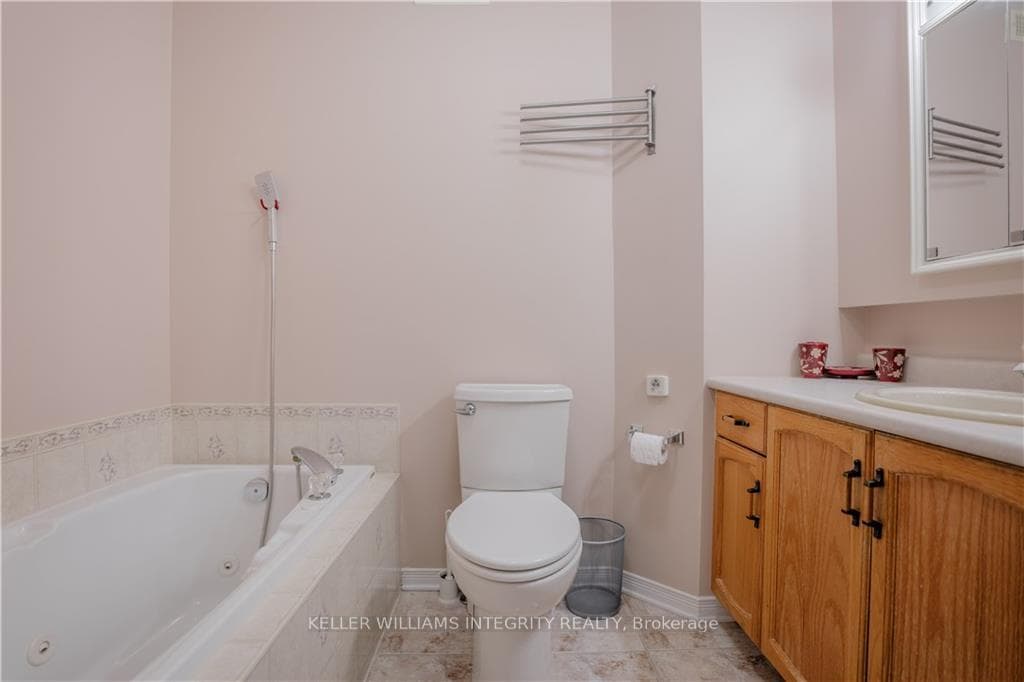257 NORTHWOODS Crescent photo 13