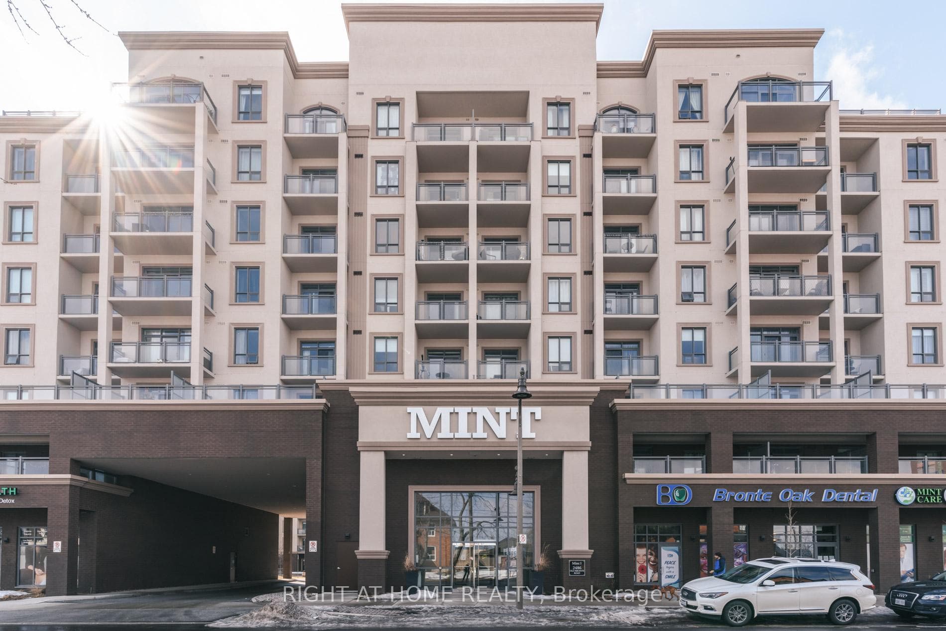 2486 Old Bronte Road Unit 320 photo 1