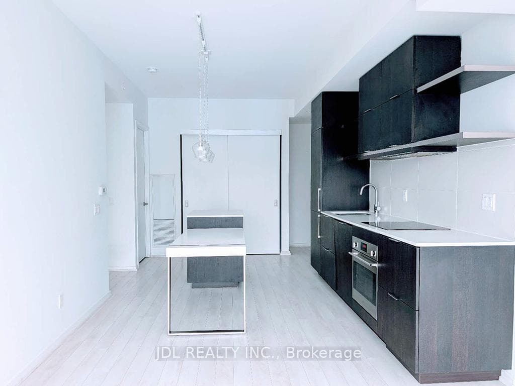 197 Yonge Street Unit 3814 photo 6