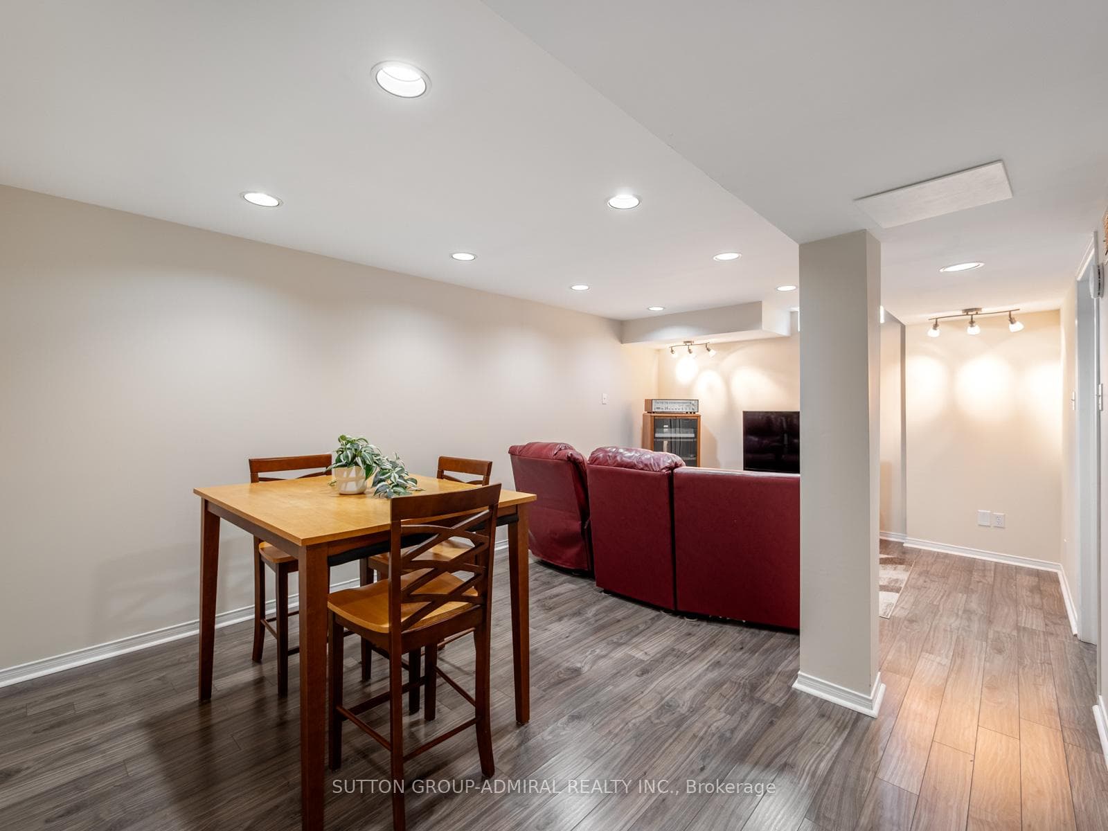 120 Glenmanor Way photo 23