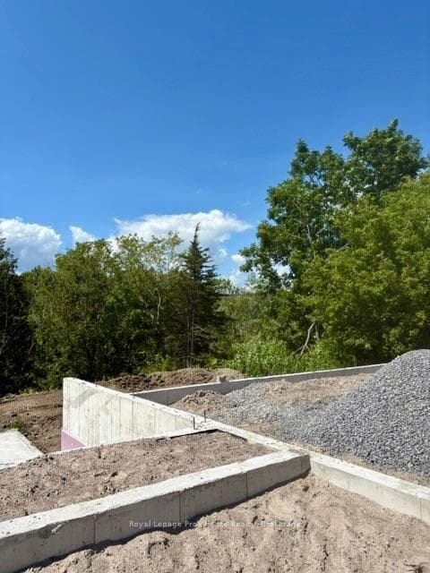96 Sanford Street photo 4
