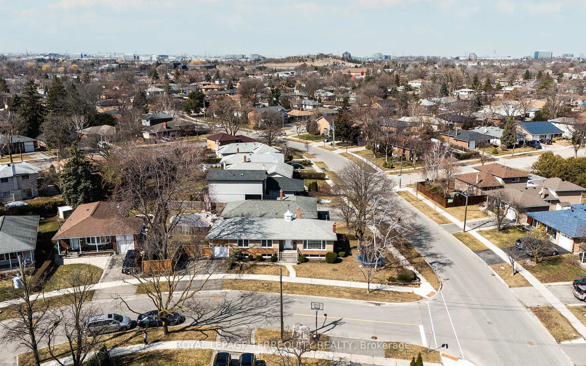 2 Hernshaw Crescent photo 37