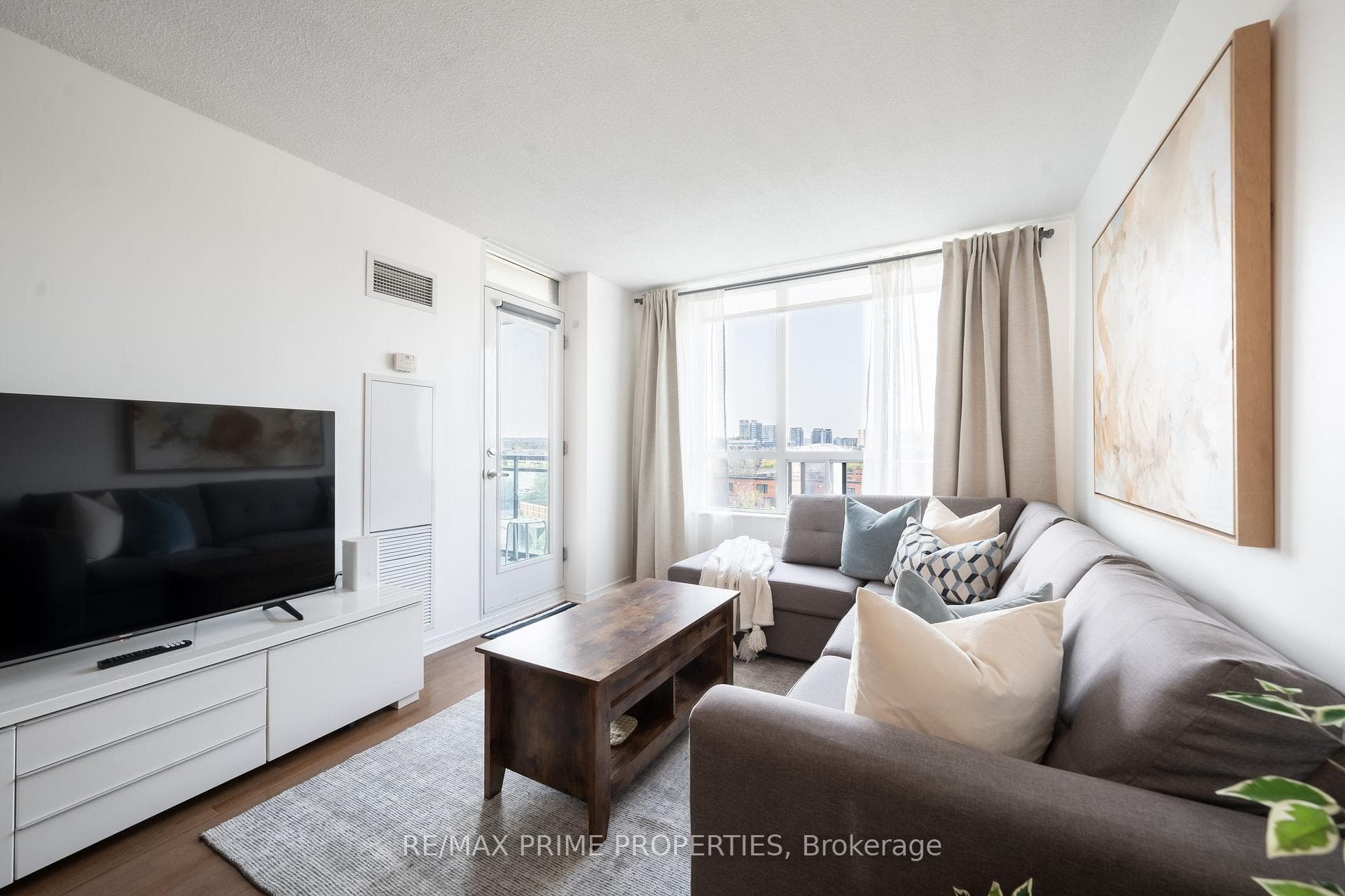 350 Red Maple Road Unit 704 photo 2