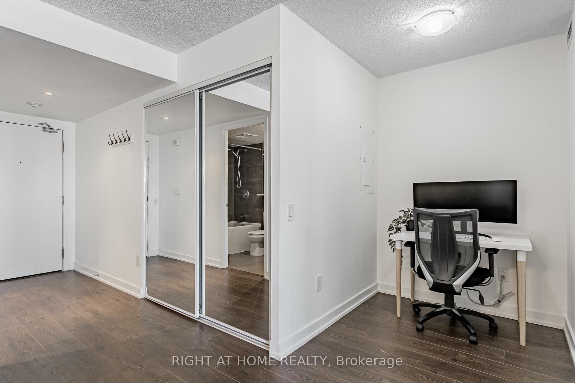 121 McMahon Drive Unit 703 photo 3
