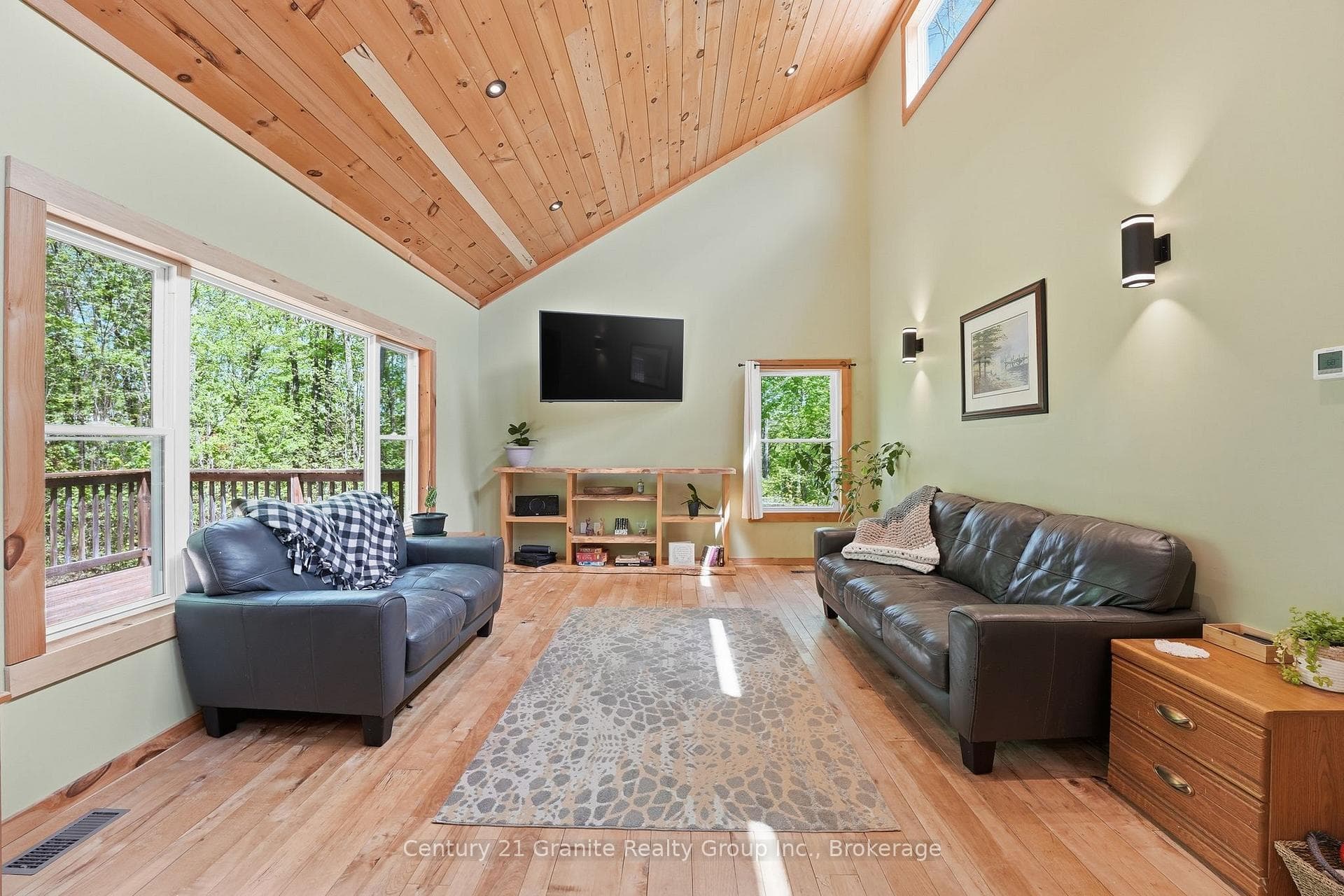 1048 Bacon Road photo 7