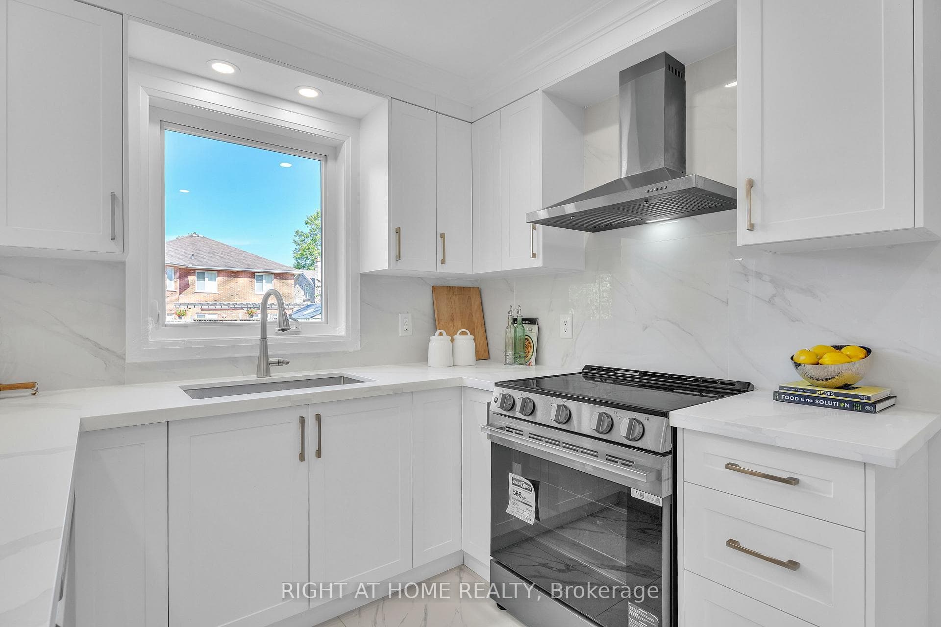 26 GRASMERE Crescent photo 14