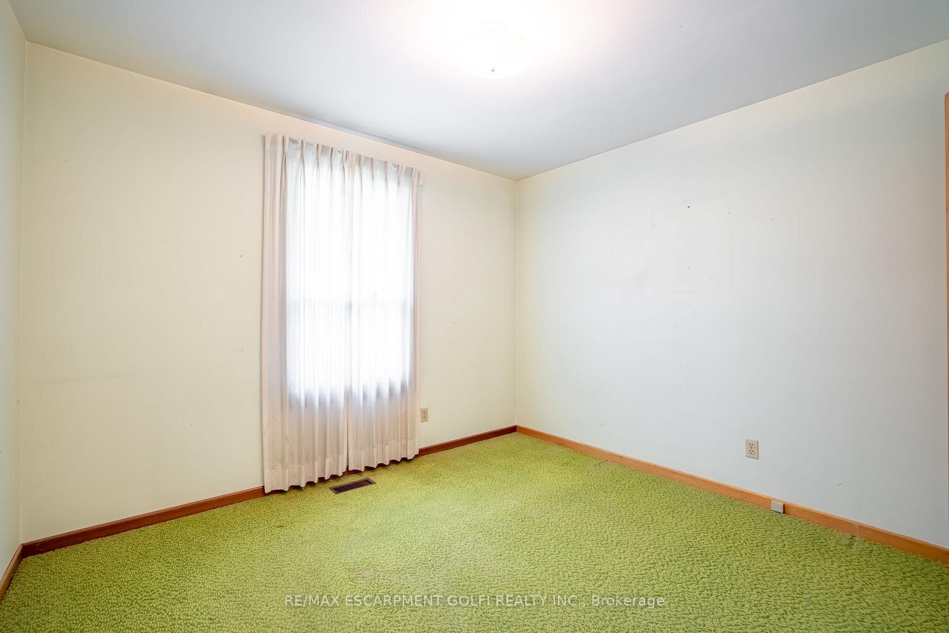 38 Linlake Drive photo 15