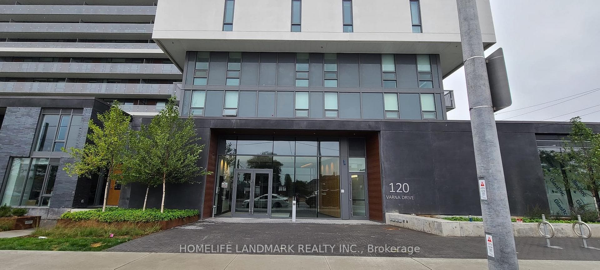 120 Varna Drive Unit 819 photo 1