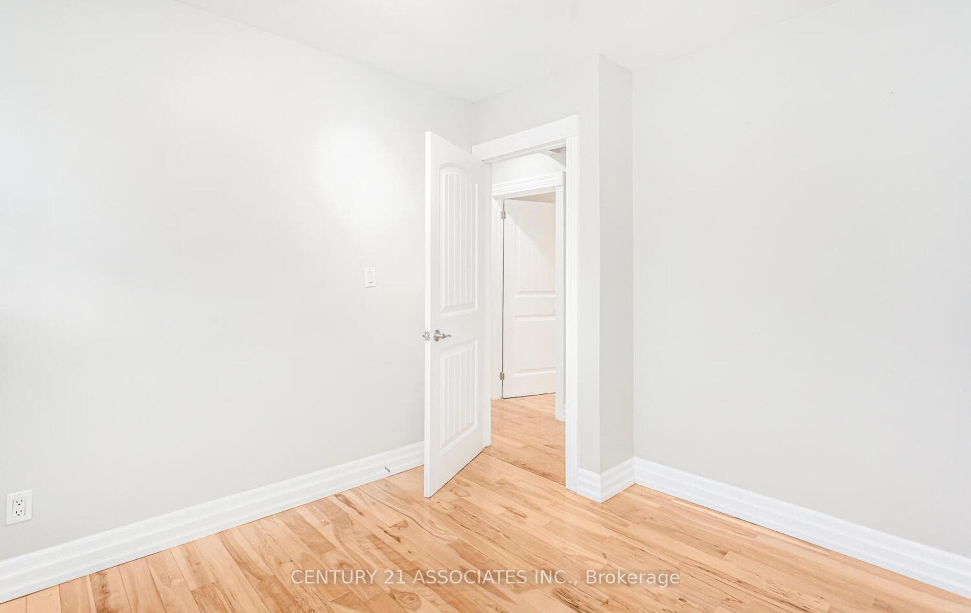1338 Waverly Avenue photo 18