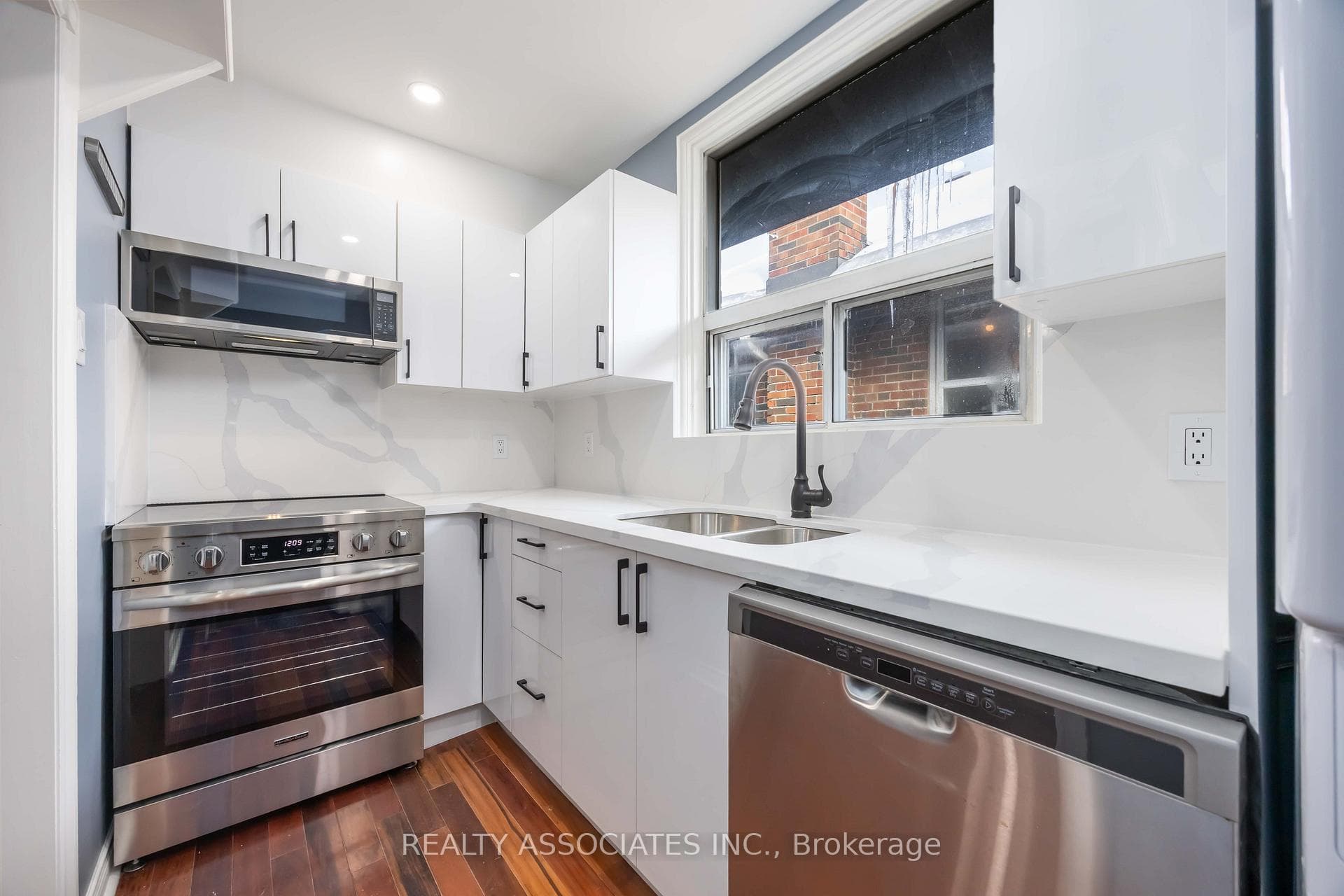 162 Millwood Road photo 13